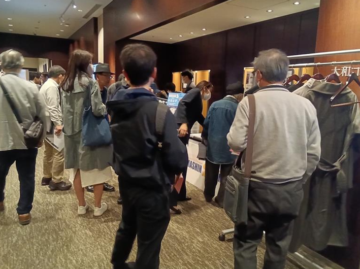 説明会後の展示・ブース対応の様子