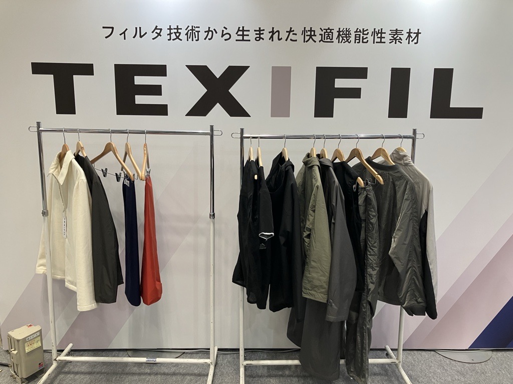 TEXIFIL™を使用したアパレル展示(ジャケット・ベスト)
